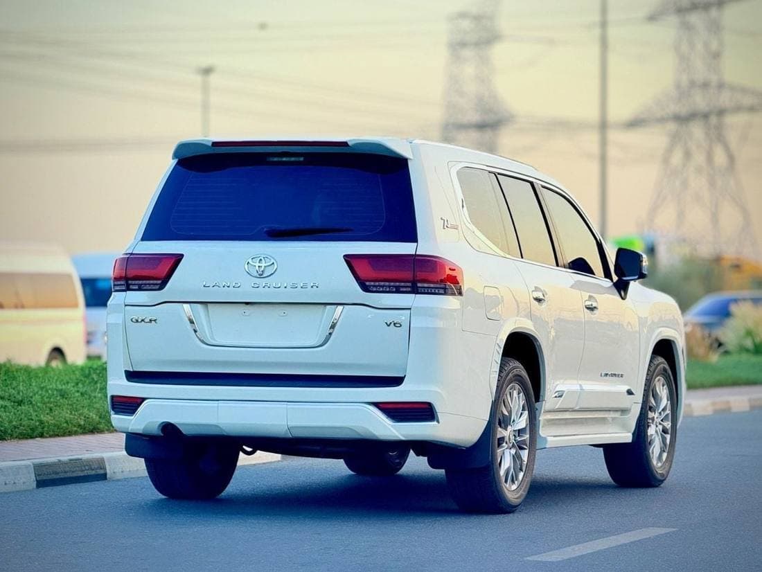 2019 Toyota Land Cruiser GXR thumbnail 4
