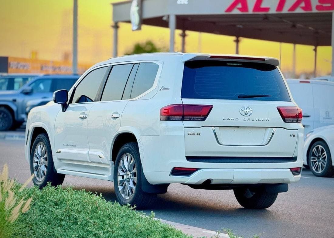 2019 Toyota Land Cruiser GXR thumbnail 5