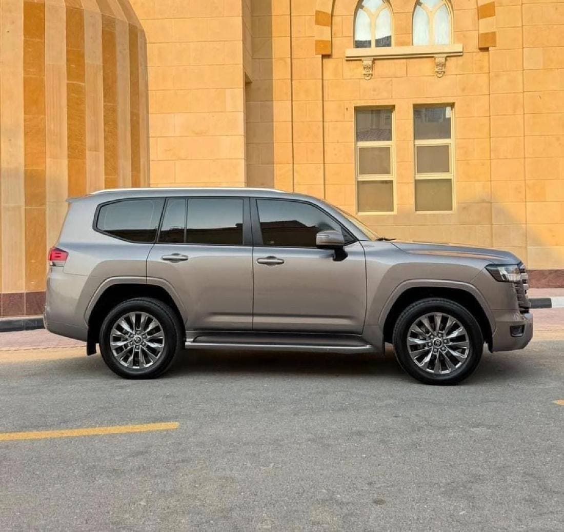2022 Toyota Land Cruiser GXR thumbnail 6