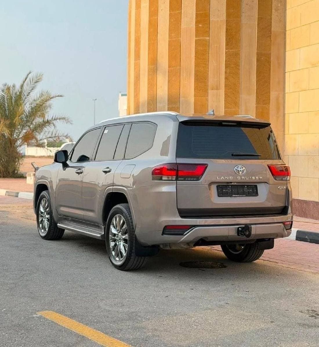 2022 Toyota Land Cruiser GXR thumbnail 4