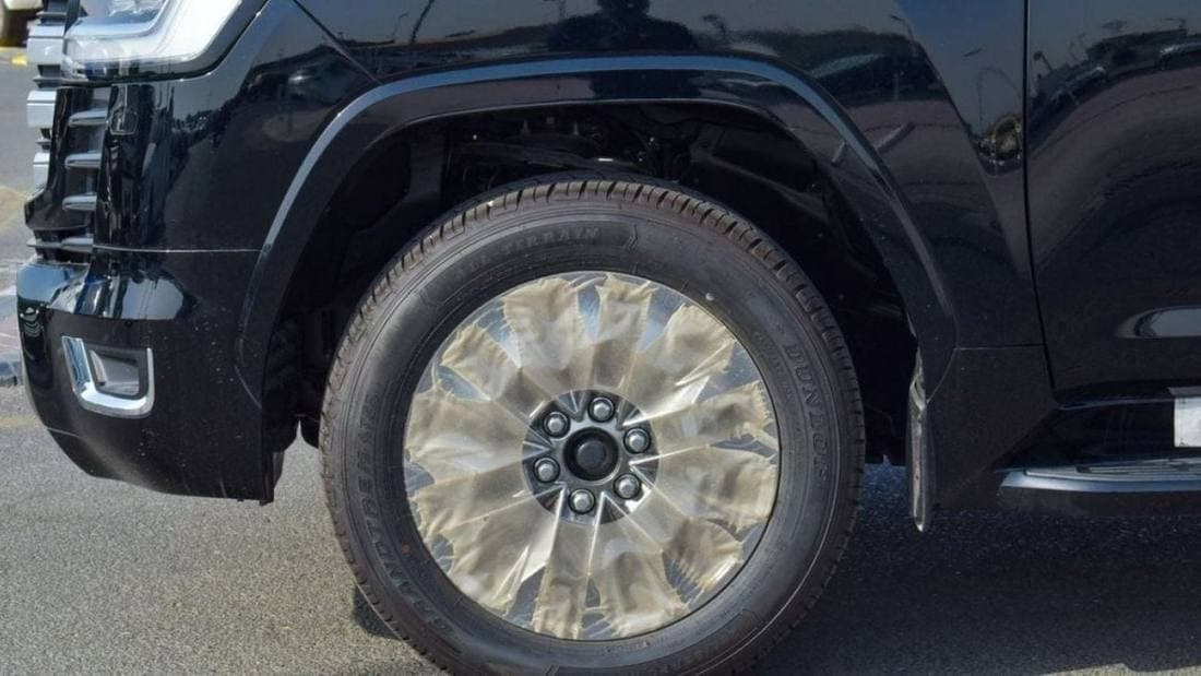 2025 Toyota Land Cruiser VXR thumbnail 6
