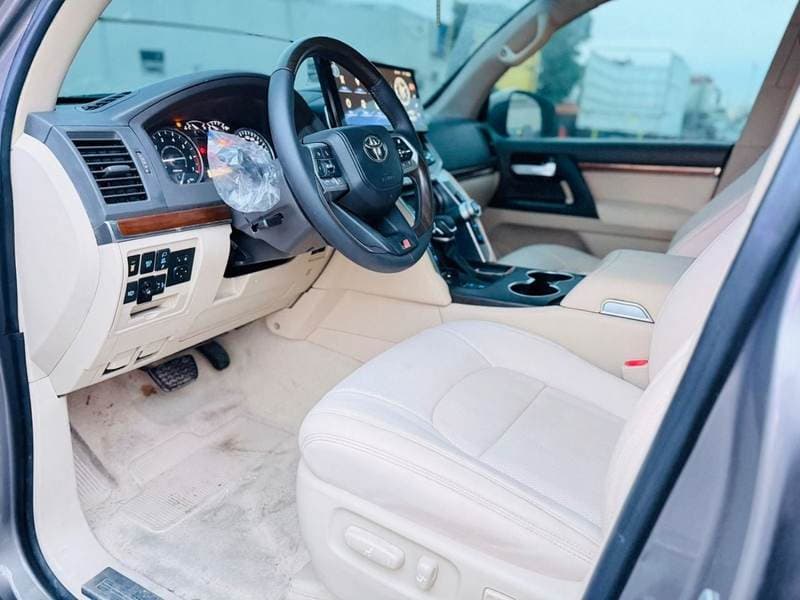 2019 Toyota Land Cruiser GXR thumbnail 8
