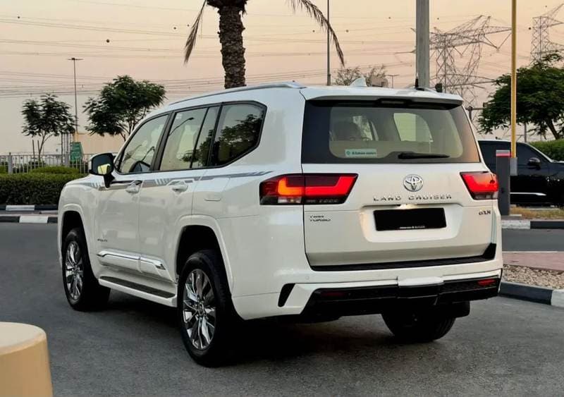 2023 Toyota Land Cruiser GXR thumbnail 4