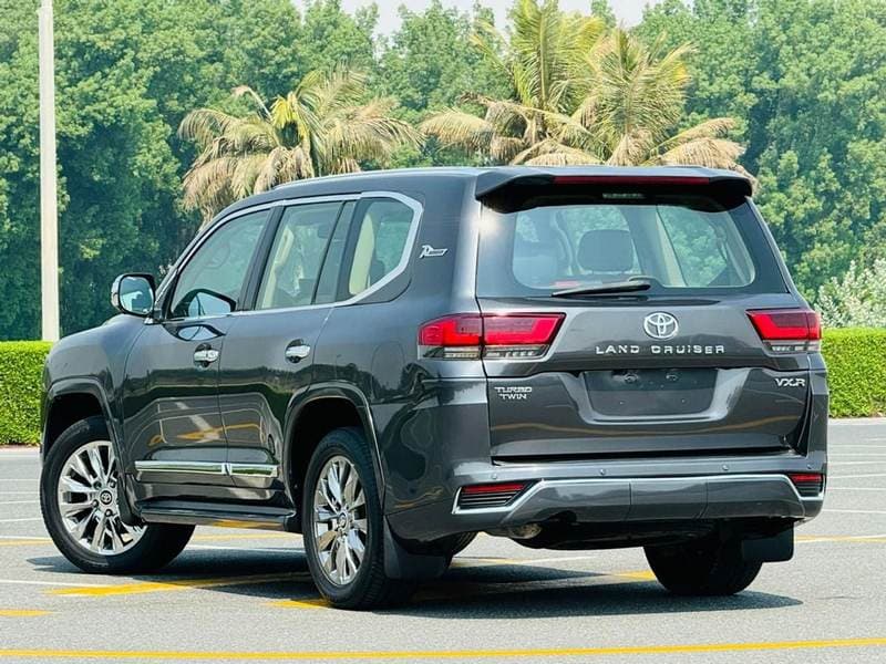 2018 Toyota Land Cruiser VXR thumbnail 4
