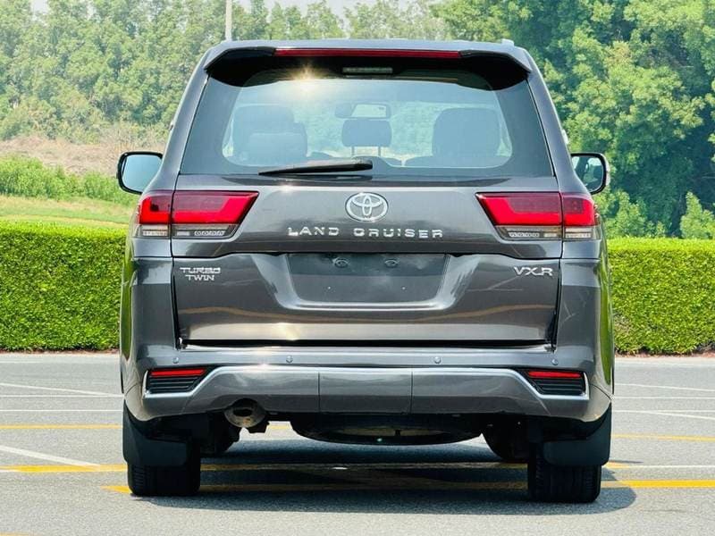 2018 Toyota Land Cruiser VXR thumbnail 5