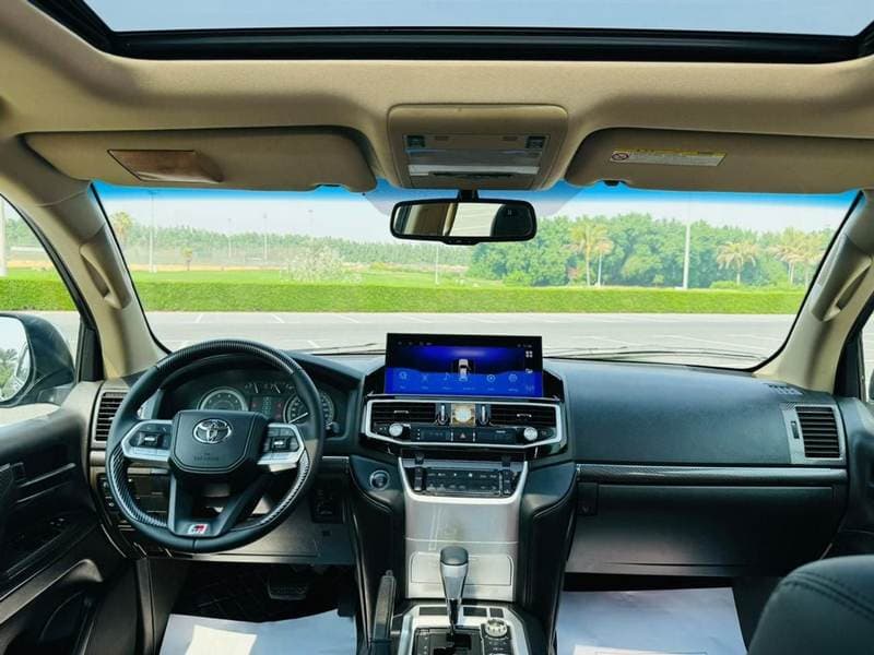 2018 Toyota Land Cruiser VXR thumbnail 8