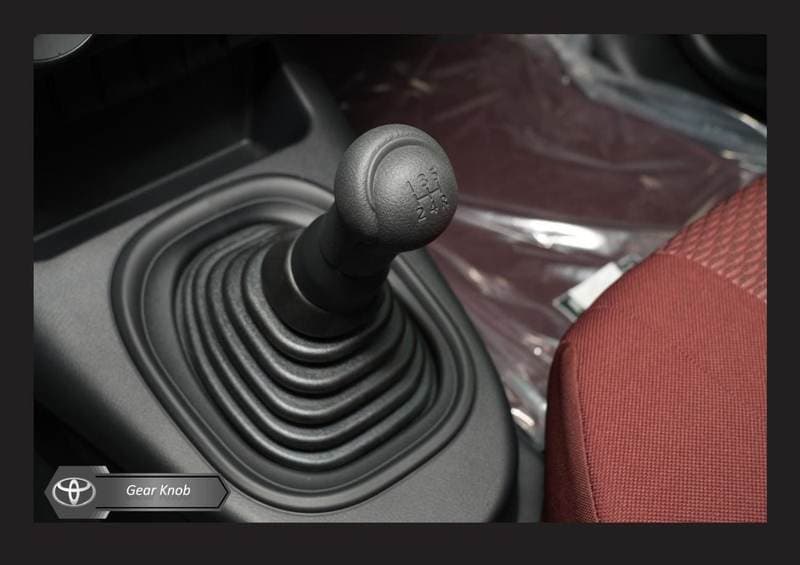2026 Toyota Hilux GL thumbnail 7