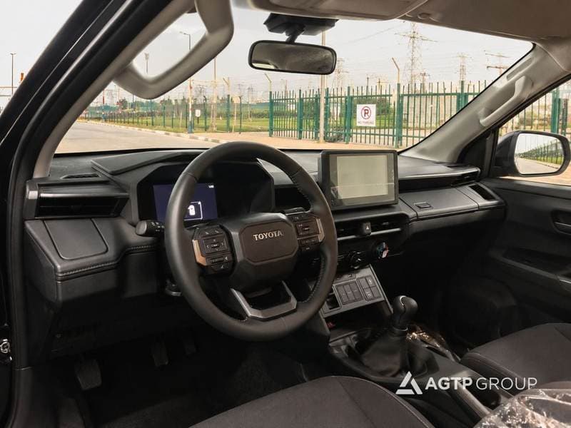 2026 Toyota Hilux DX thumbnail 5