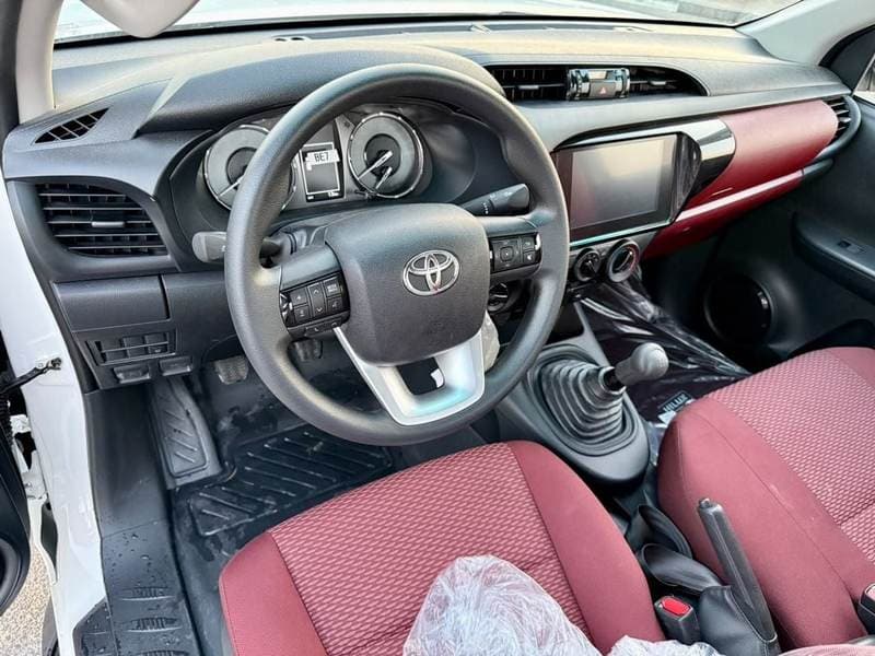 2026 Toyota Hilux GLX thumbnail 7