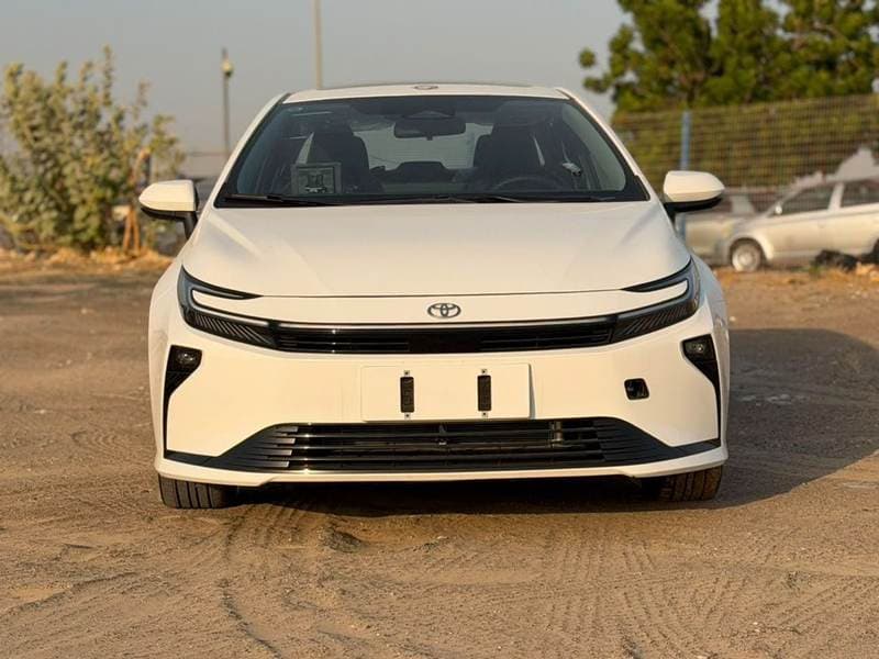 2026 Toyota Corolla XLI HEV thumbnail 2