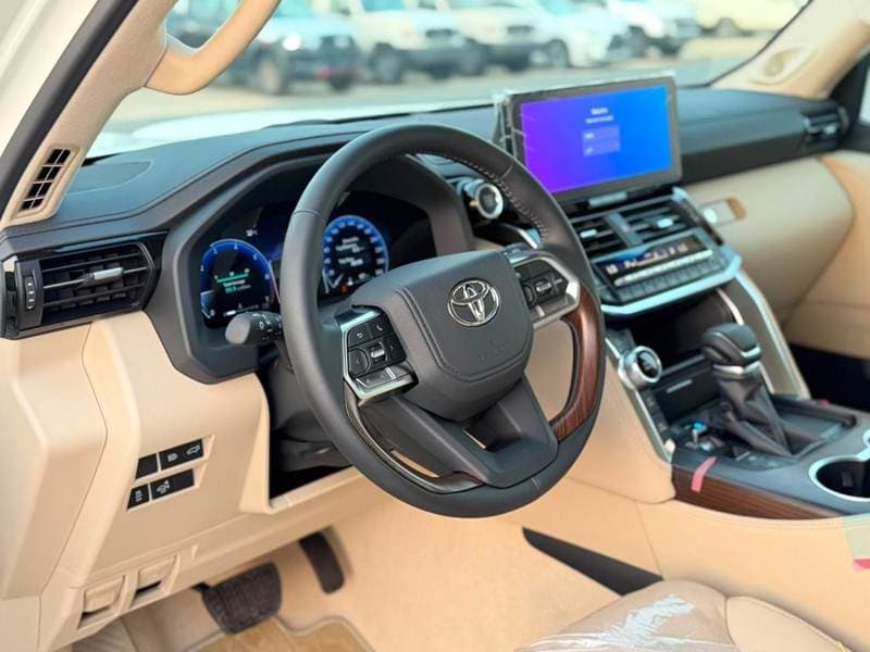 2026 Toyota Land Cruiser VXR thumbnail 8