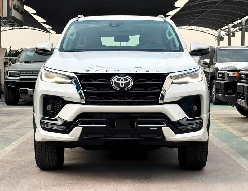 2026 Toyota Fortuner SR5 thumbnail 2