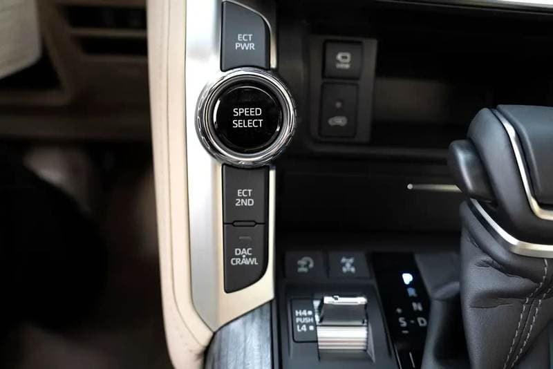 2026 Toyota Land Cruiser VXR thumbnail 8