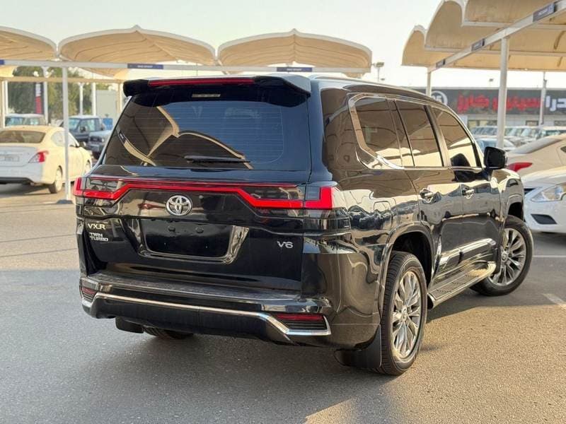 2018 Toyota Land Cruiser VXR thumbnail 5