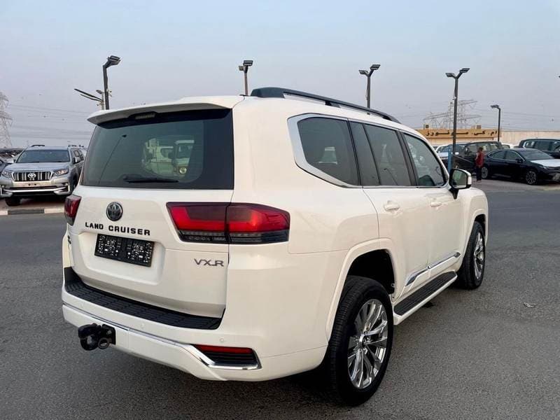 2022 Toyota Land Cruiser VXR thumbnail 6