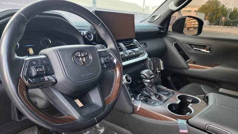 2022 Toyota Land Cruiser GXR thumbnail 6