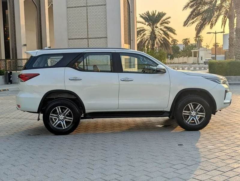 2022 Toyota Fortuner EXR thumbnail 5