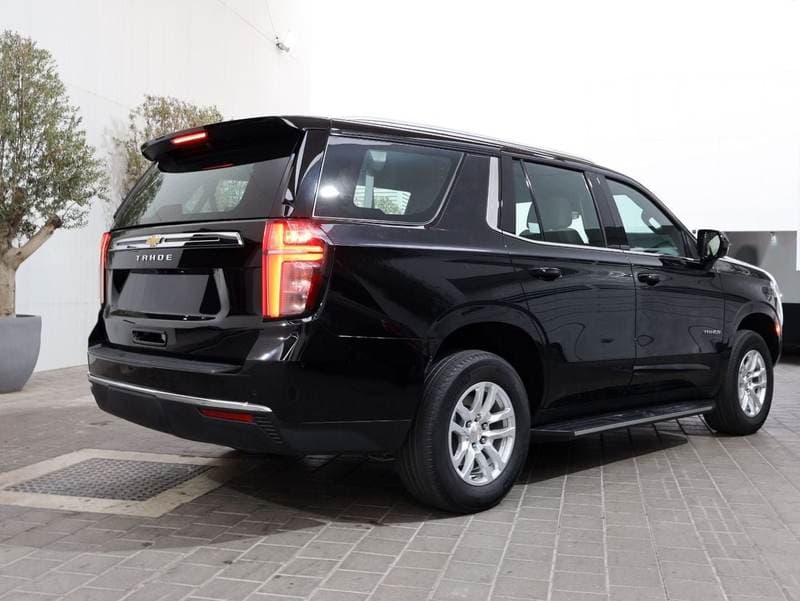 2024 Chevrolet Tahoe LS thumbnail 4