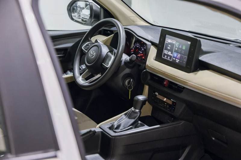 2024 Toyota Yaris E thumbnail 8