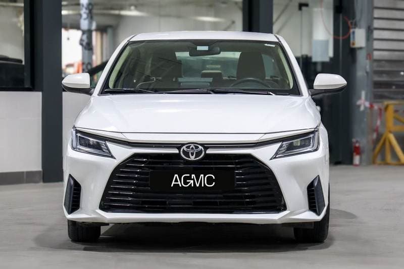 2024 Toyota Yaris E thumbnail 3