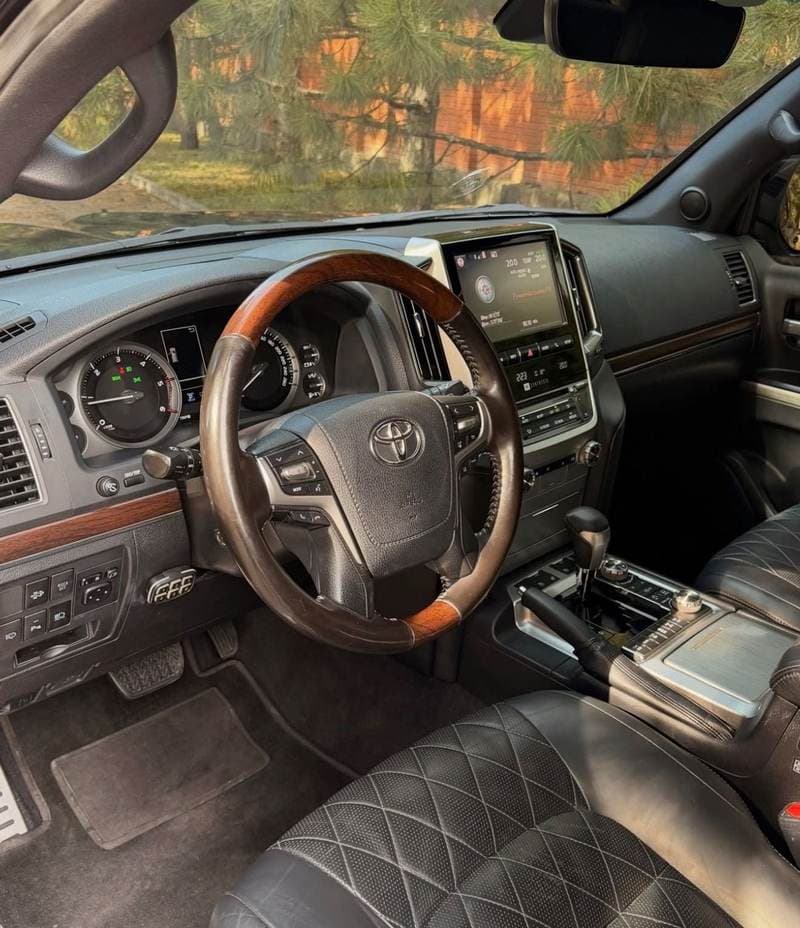 2018 Toyota Land Cruiser VXR thumbnail 8