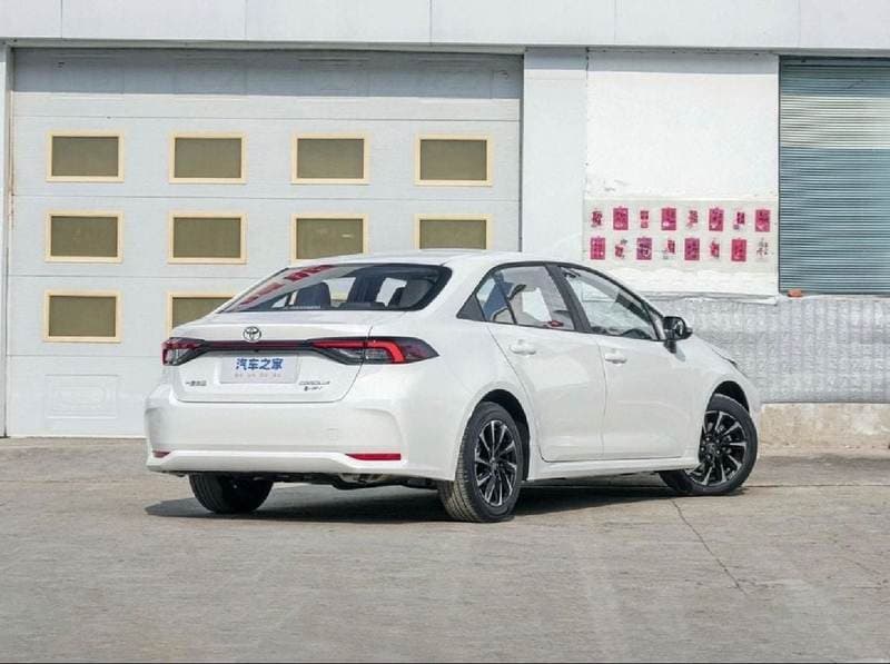 2026 Toyota Corolla XLI HEV thumbnail 6