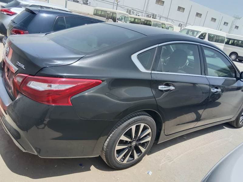 2018 Nissan Altima SL thumbnail 5