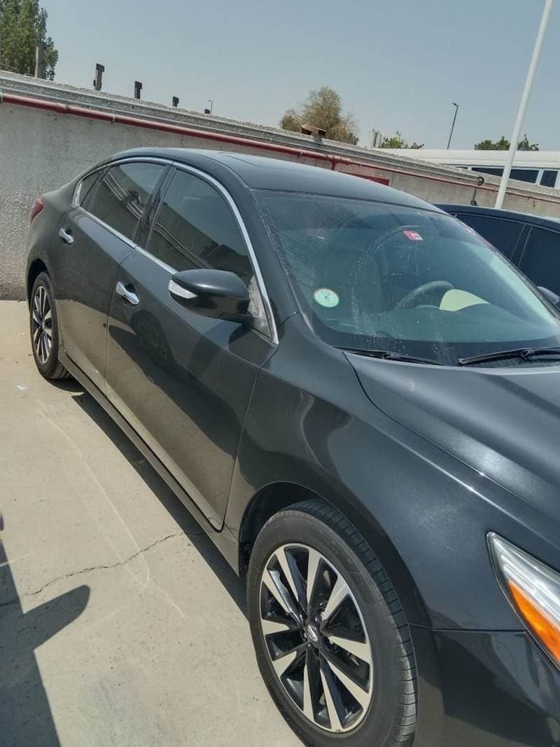 2018 Nissan Altima SL thumbnail 4