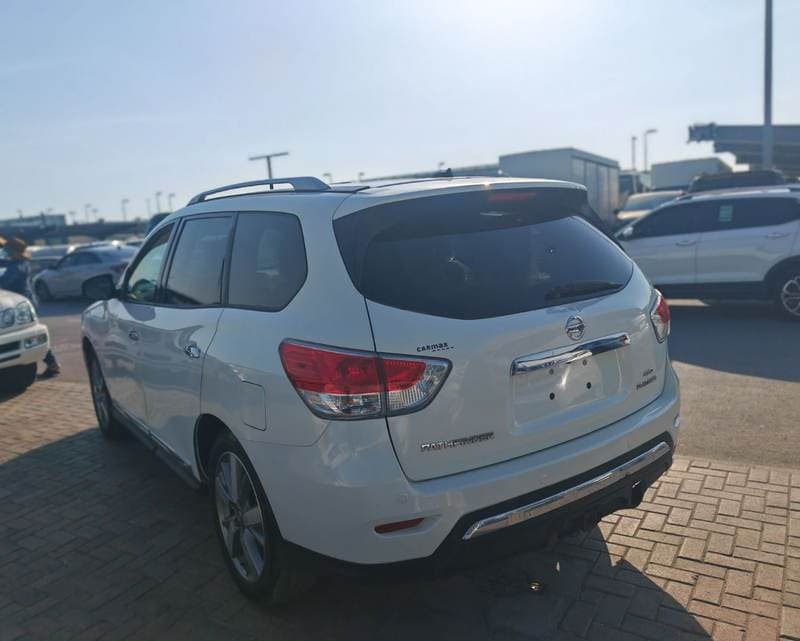 2015 Nissan Pathfinder CLASSIC XE thumbnail 3
