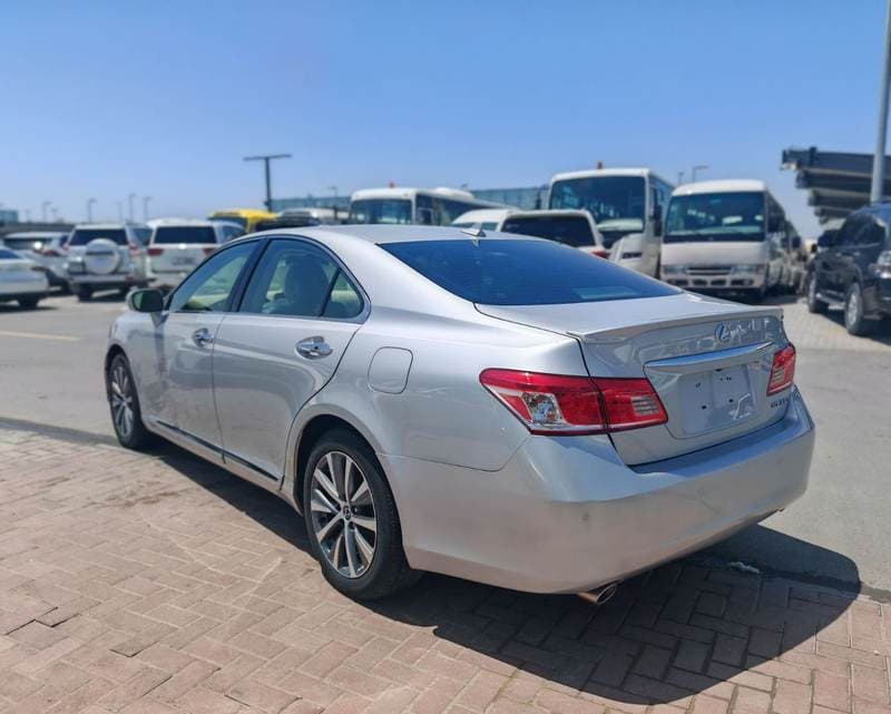 2011 Lexus ES350 BASE thumbnail 4