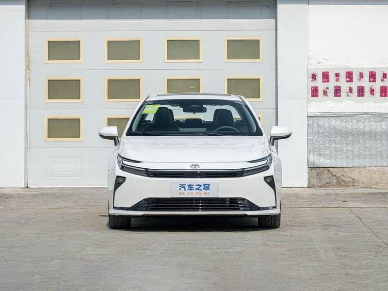 2026 Toyota Corolla thumbnail 2