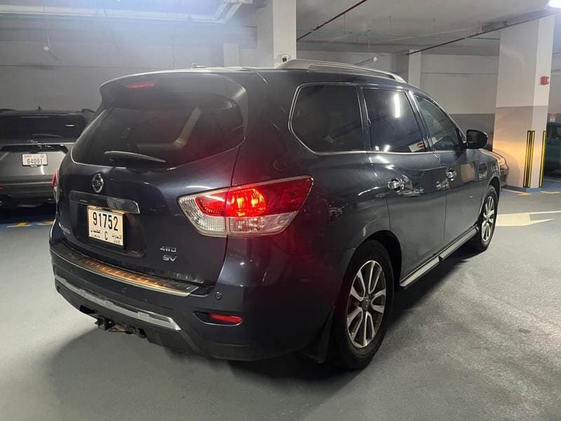 2014 Nissan Pathfinder SV thumbnail 4