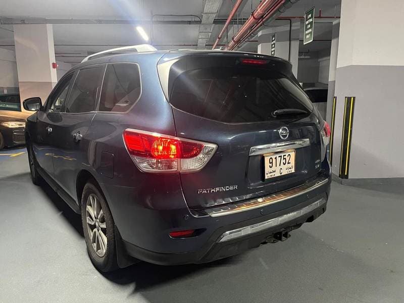 2014 Nissan Pathfinder SV thumbnail 5