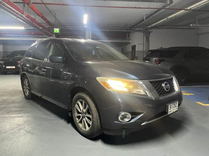 2014 Nissan Pathfinder SV thumbnail 2