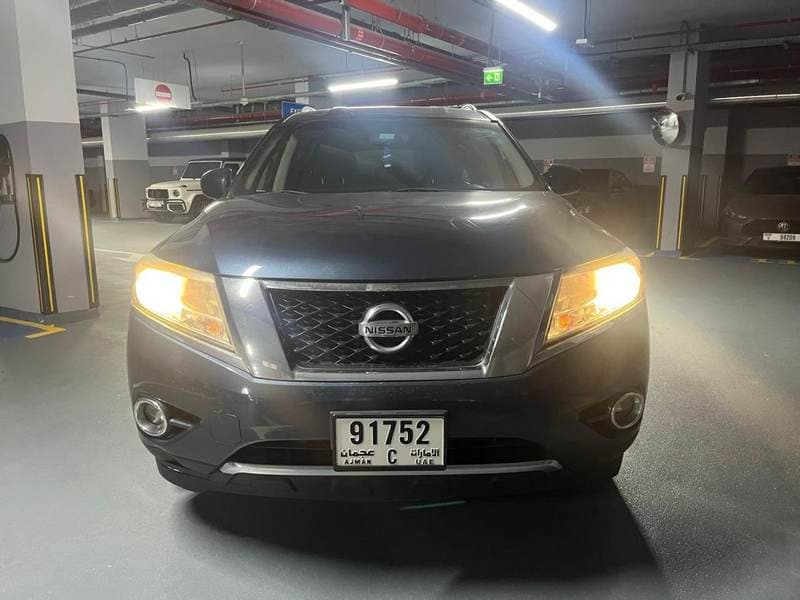 2014 Nissan Pathfinder SV thumbnail 3