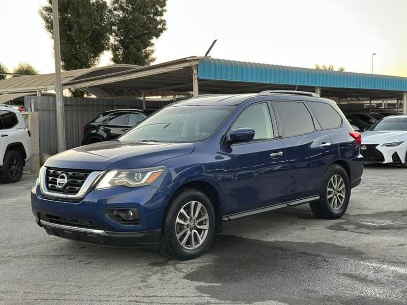 2017 Nissan Pathfinder SL thumbnail 2