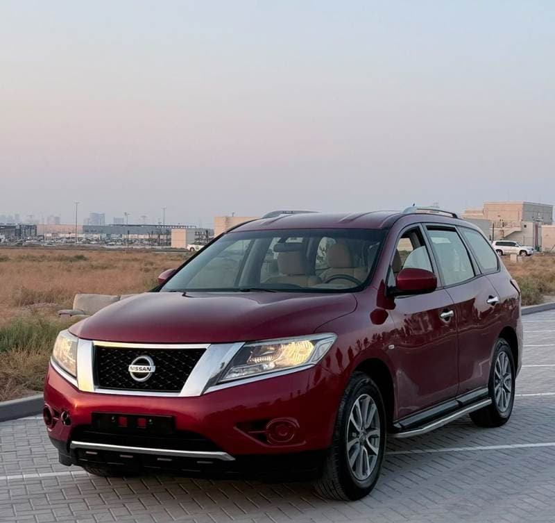 2016 Nissan Pathfinder SV thumbnail 3