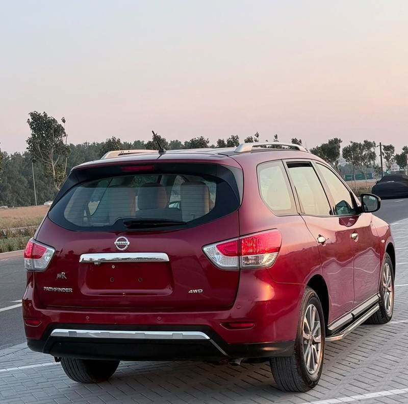 2016 Nissan Pathfinder SV thumbnail 5