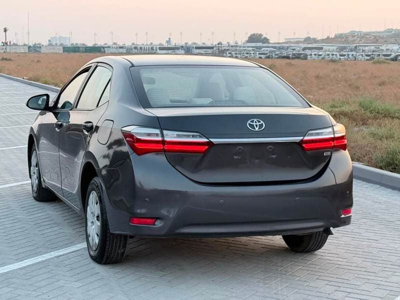 2017 Toyota Corolla XLI thumbnail 6