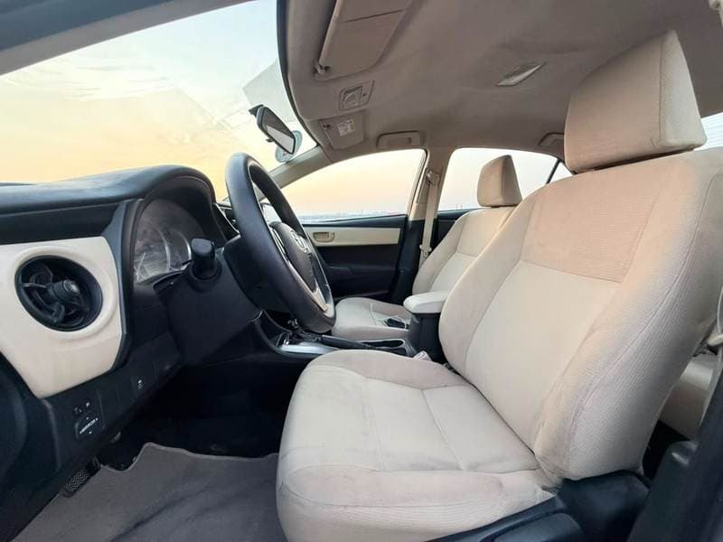 2017 Toyota Corolla XLI thumbnail 8