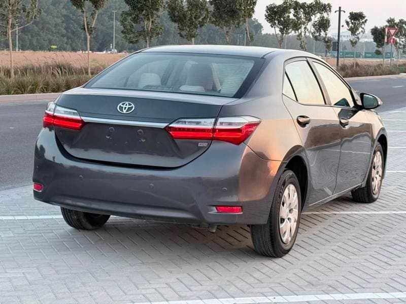 2017 Toyota Corolla XLI thumbnail 5