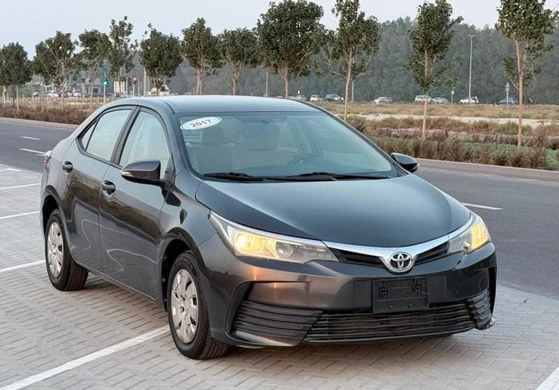 2017 Toyota Corolla XLI thumbnail 3