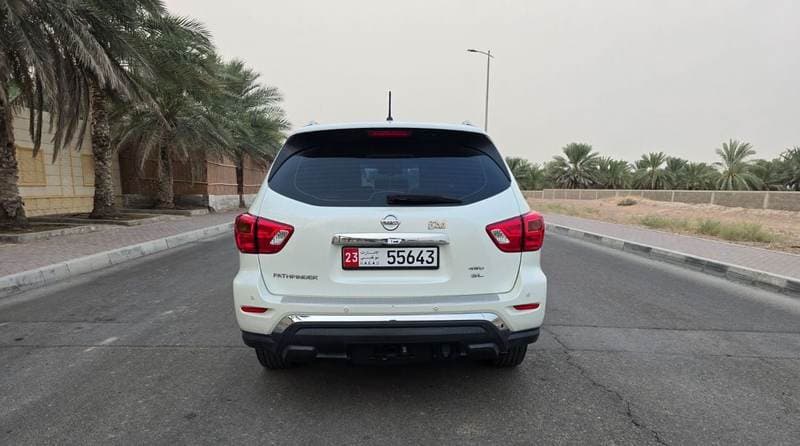2020 Nissan Pathfinder SL thumbnail 2