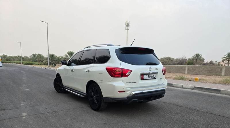 2020 Nissan Pathfinder SL thumbnail 8