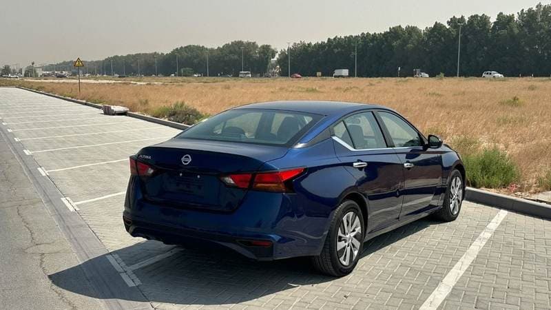 2022 Nissan Altima SV thumbnail 8