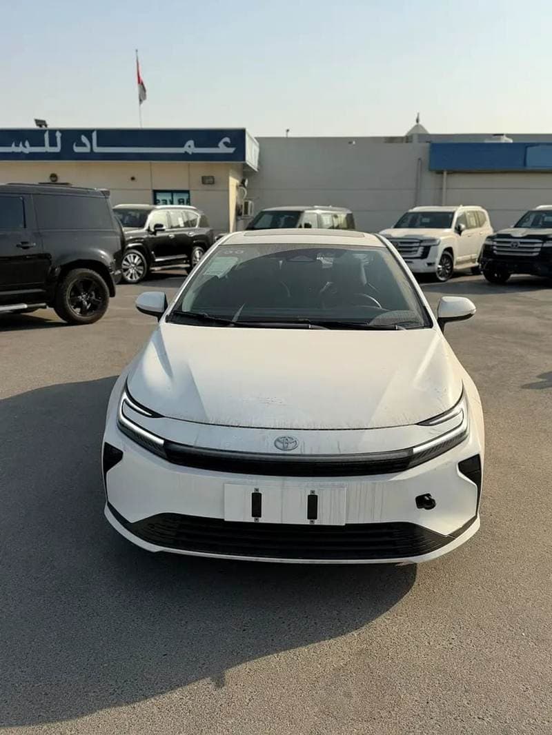 2026 Toyota Corolla XLI HEV thumbnail 3