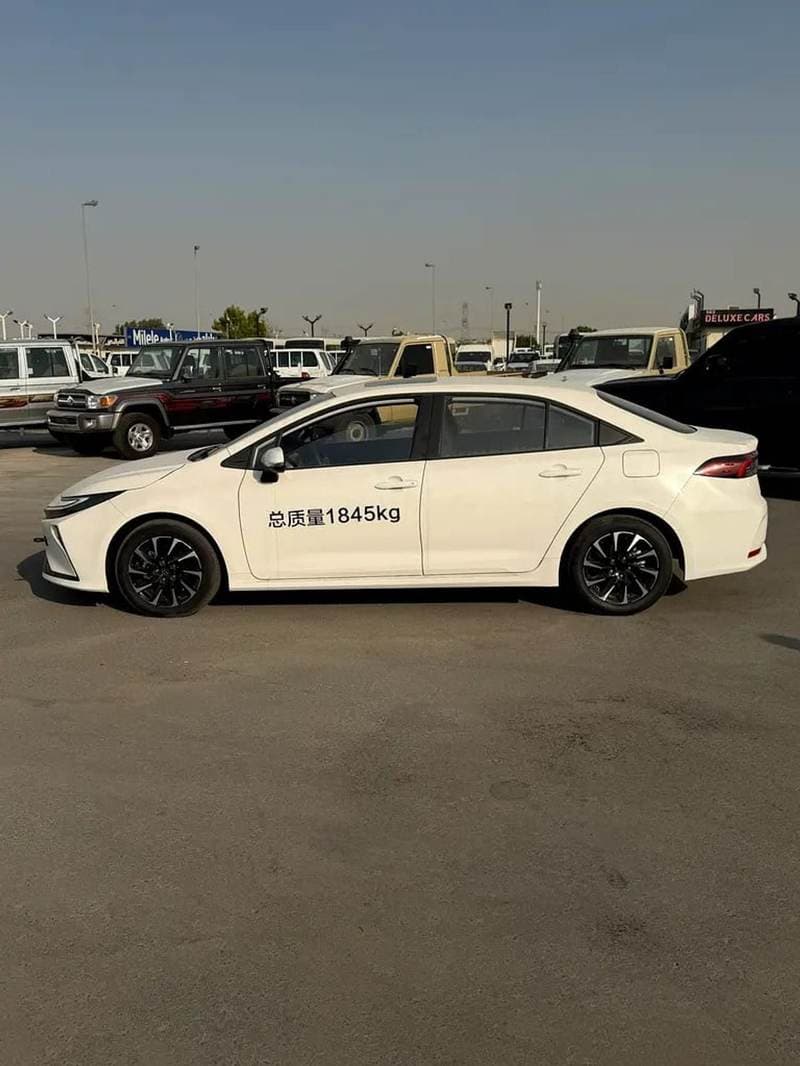 2026 Toyota Corolla XLI HEV thumbnail 2