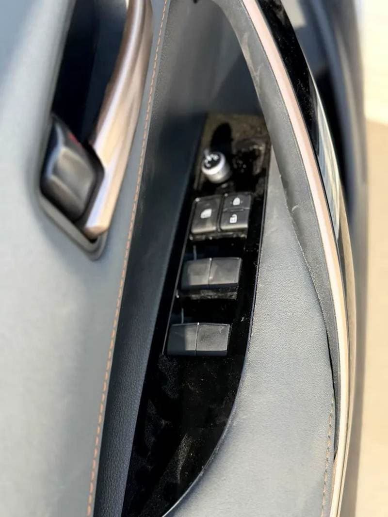 2026 Toyota Corolla XLI HEV thumbnail 6
