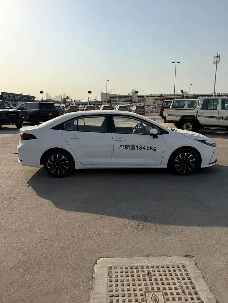 2026 Toyota Corolla XLI HEV thumbnail 5