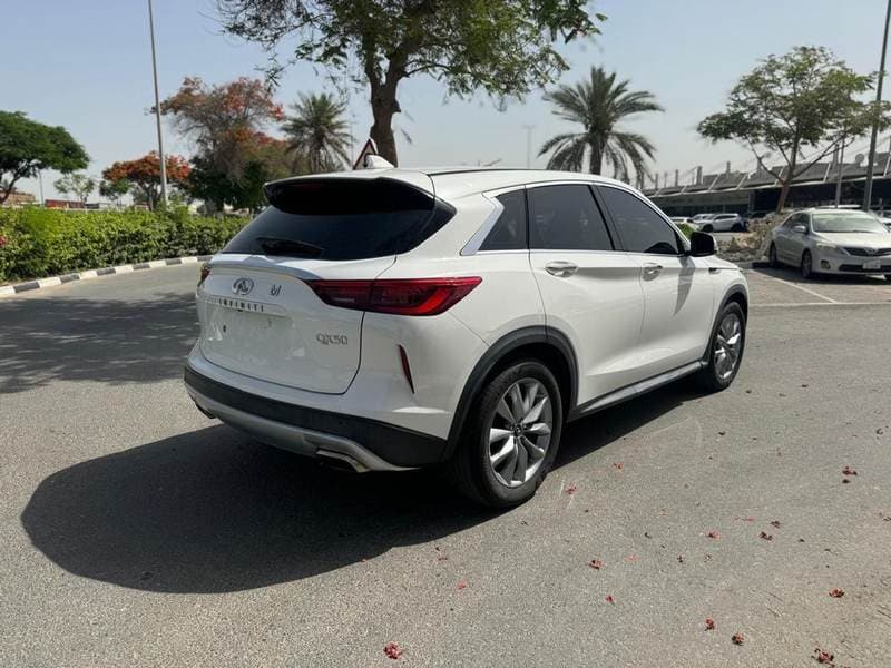 2021 Infiniti QX50 LUXE thumbnail 3